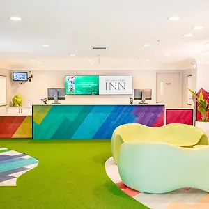 Inn West Mall